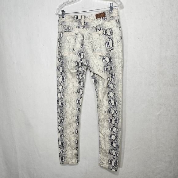 Shyanne Western Country Python Skinny Stretch Jeans Size 31 Short - Picture 2 of 14